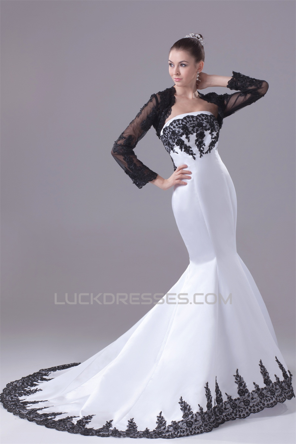 white lace trumpet dress